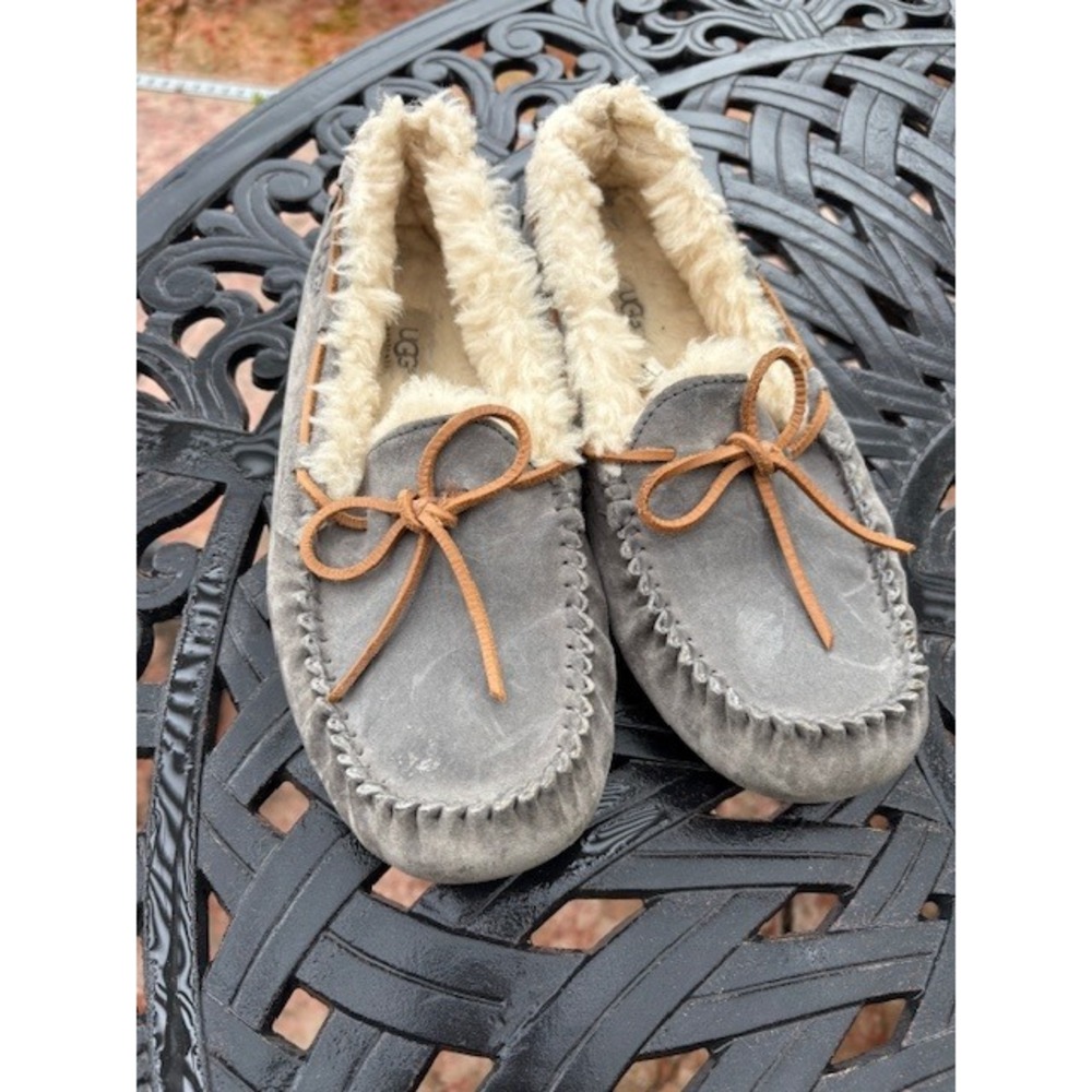 UGG Australia Dakota Grey Suede Shearling Lined Moccasin Slippers Size 10‎